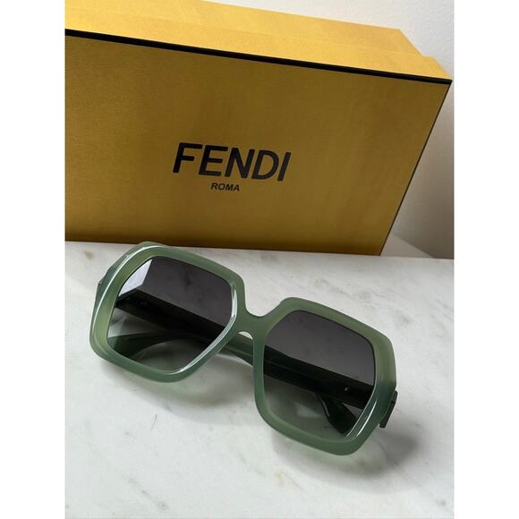 NEW Fendi FE40139F FF Diamonds Green Oversized Sunglasses - Picture 7 of 8